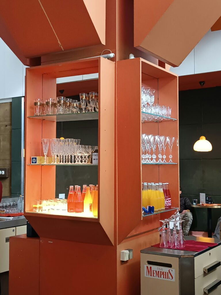 バーカウンターのカウンター・ボトル