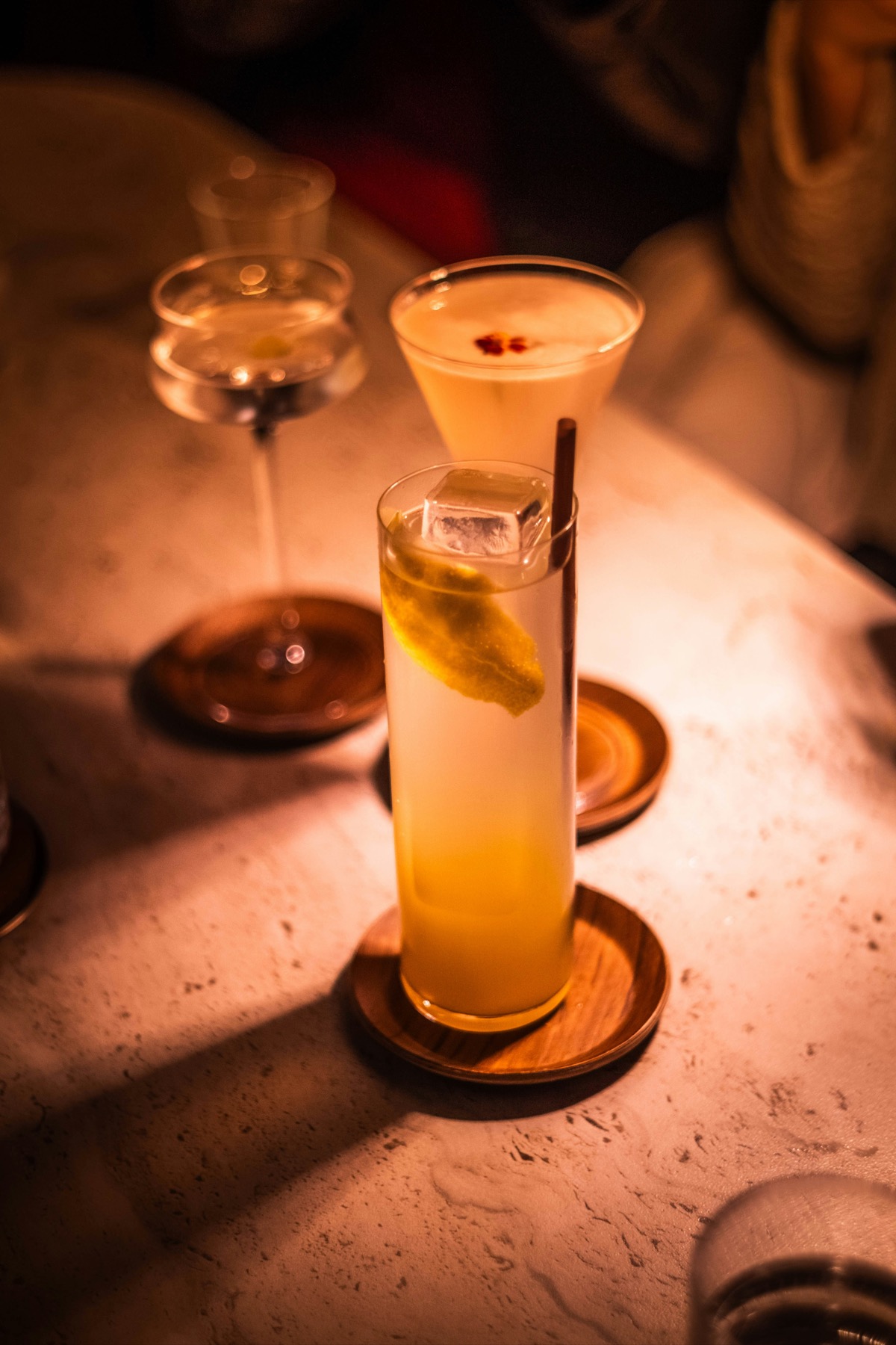 カクテルバーの氷・レモン