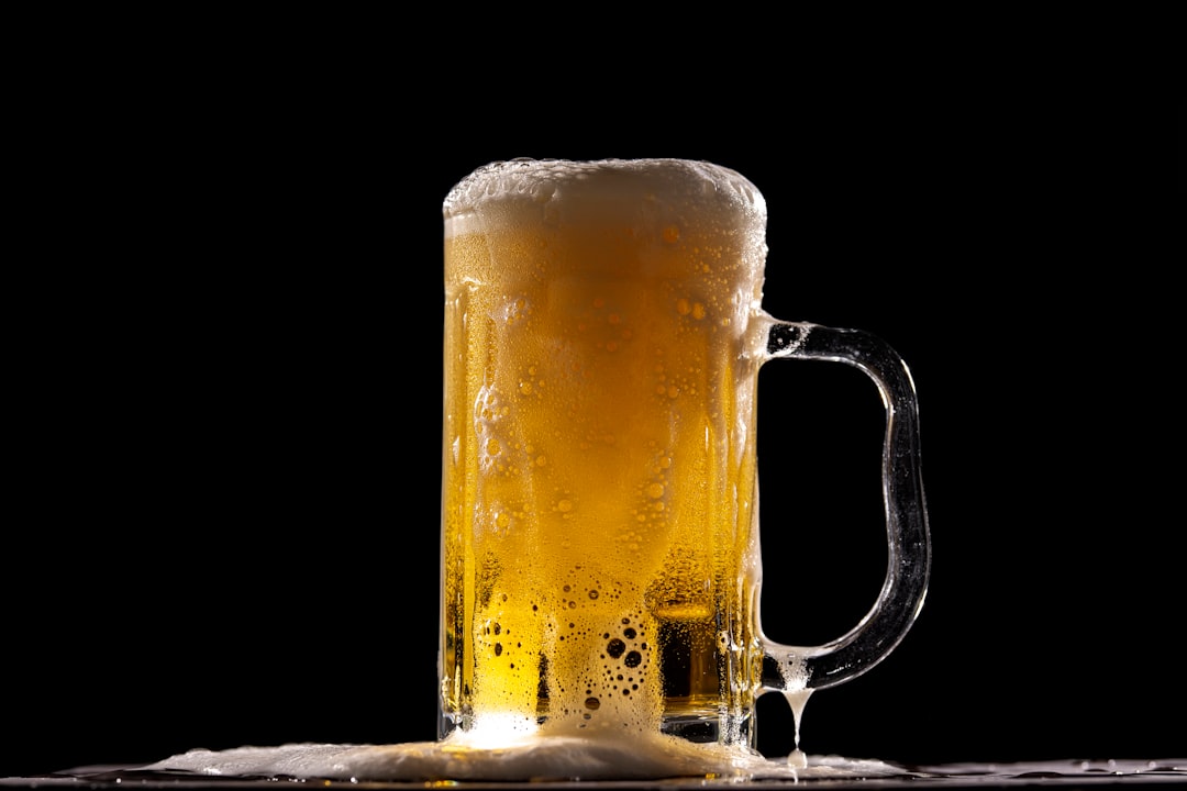 ビールのジョッキ・ビール・グラス・泡