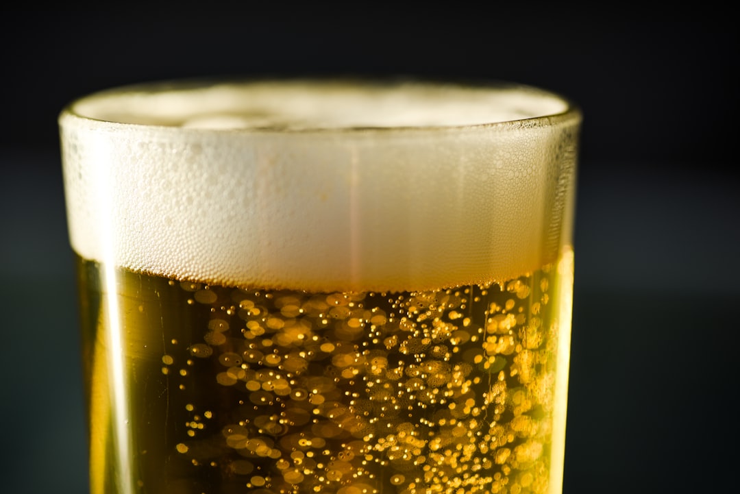 ビールのジョッキ・ビール・グラス・泡