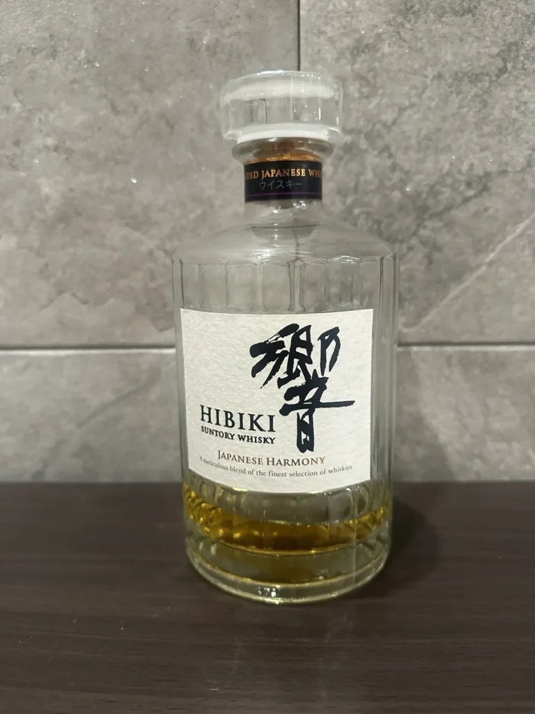 筆者が自宅で撮影した響 JAPANESE HARMONY のボトル