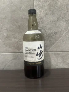 筆者が自宅で撮影した山崎 Story of the Distillery 2025 EDITION のボトル